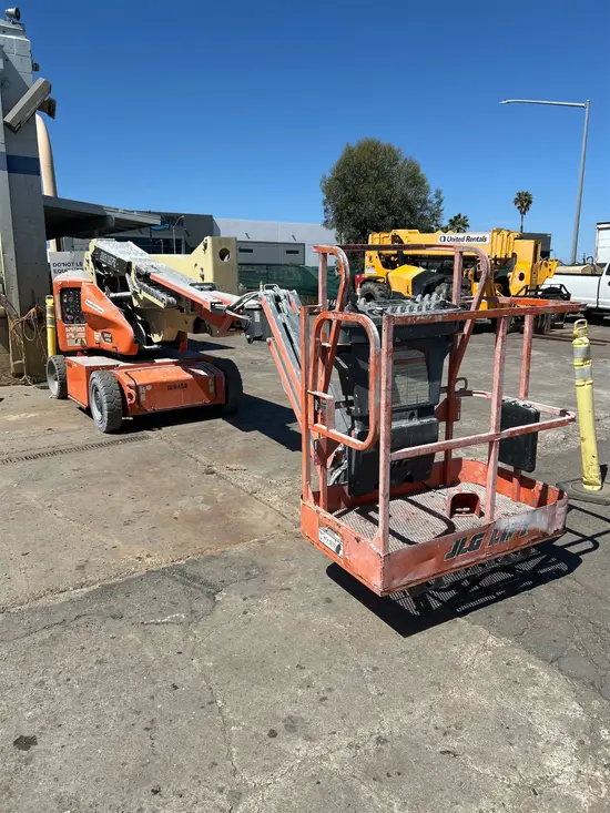 2016 JLG E400AJPN Articulating Boom Lift