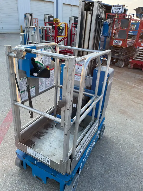 2017 Genie GR-20 Self-Propelled One-Person Lift