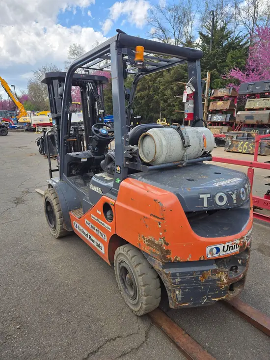 2018 Toyota 8FGU30 Warehouse Forklift