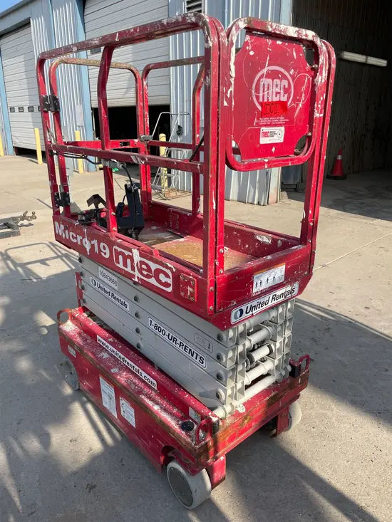 2018 MEC MICRO 19 Scissor Lift