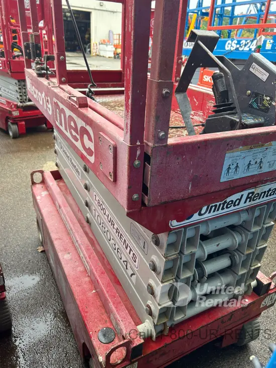 2018 MEC MICRO 19 Scissor Lift