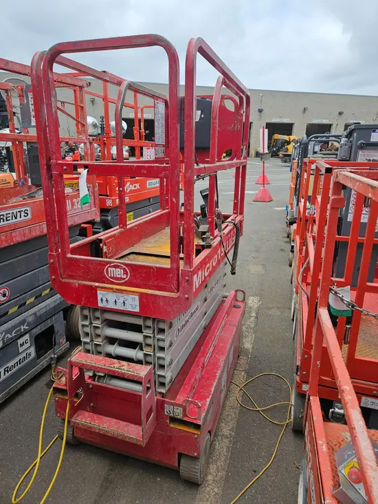 2018 MEC MICRO 19 Scissor Lift