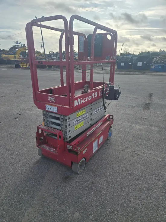 2018 MEC MICRO 19 Scissor Lift