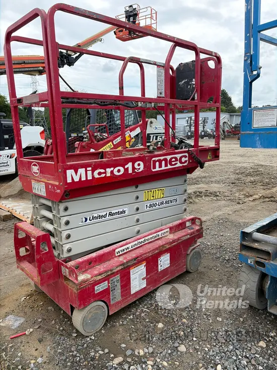 2018 MEC MICRO 19 Scissor Lift