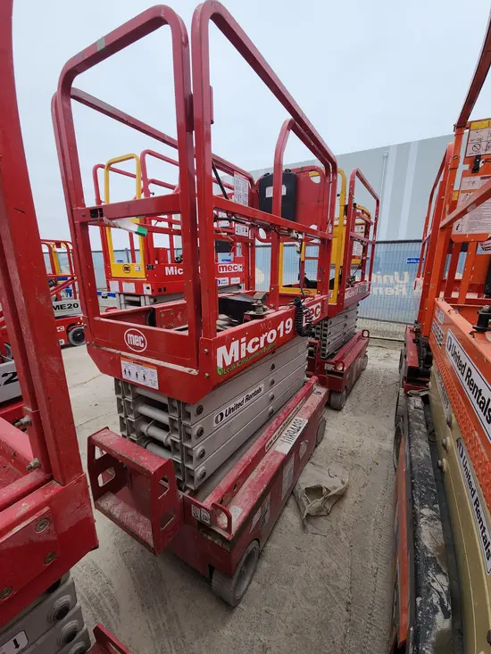 2019 MEC MICRO 19 Scissor Lift