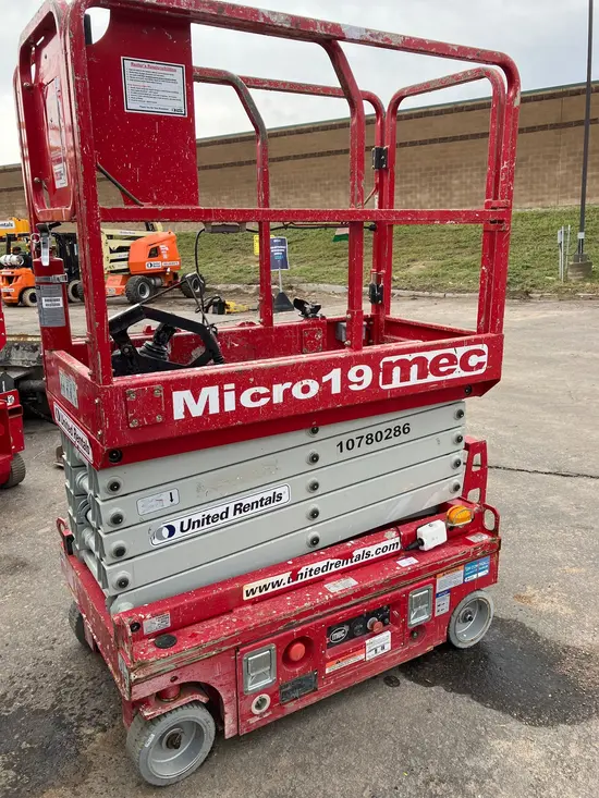 2018 MEC MICRO 19 Scissor Lift