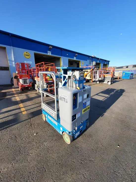 2017 Genie GR-15 Self-Propelled One-Person Lift