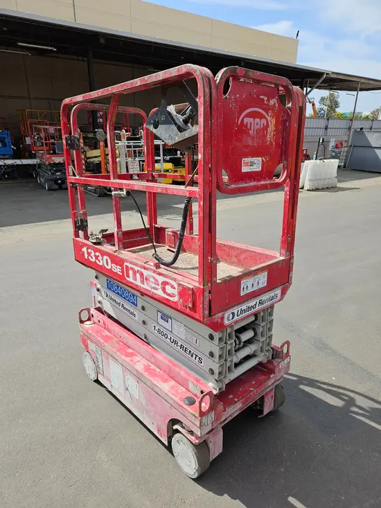 2018 MEC 1330SE Scissor Lift