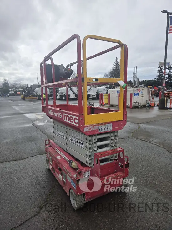 2018 MEC MICRO 19 Scissor Lift