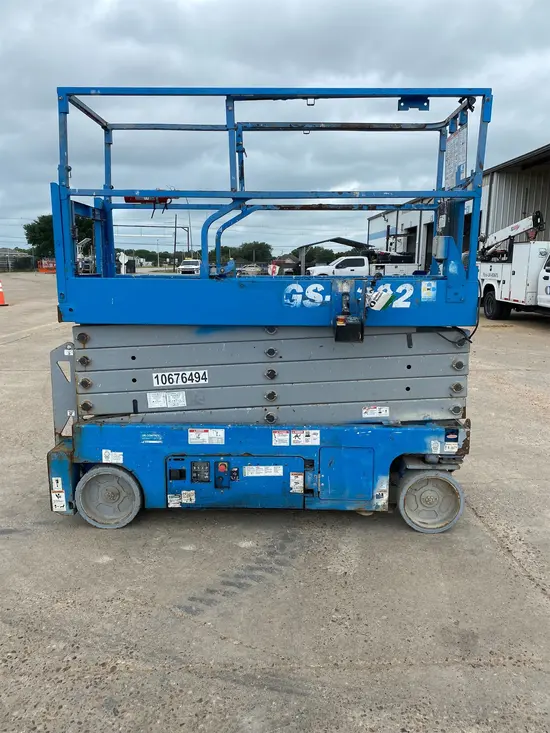 2017 Genie GS-3232 Scissor Lift