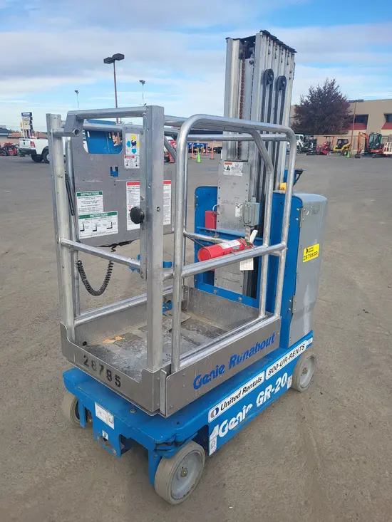 2017 Genie GR-20 Self-Propelled One-Person Lift