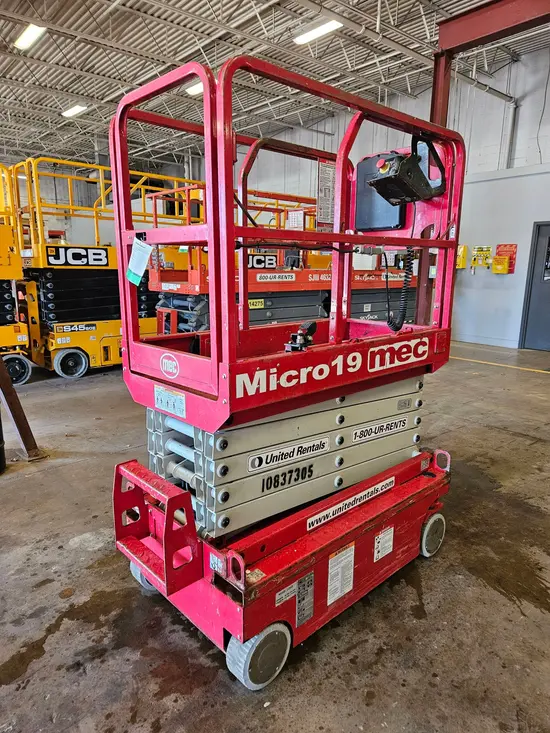 2018 MEC MICRO 19 Scissor Lift