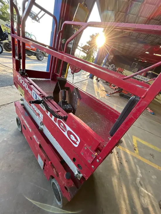 2018 MEC 1930SE Scissor Lift