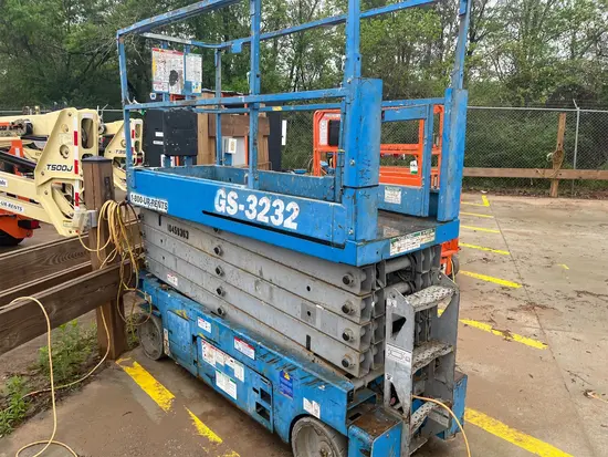 2016 Genie GS-3232 Scissor Lift