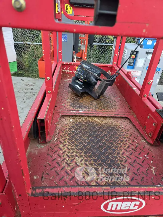 2018 MEC MICRO 19 Scissor Lift