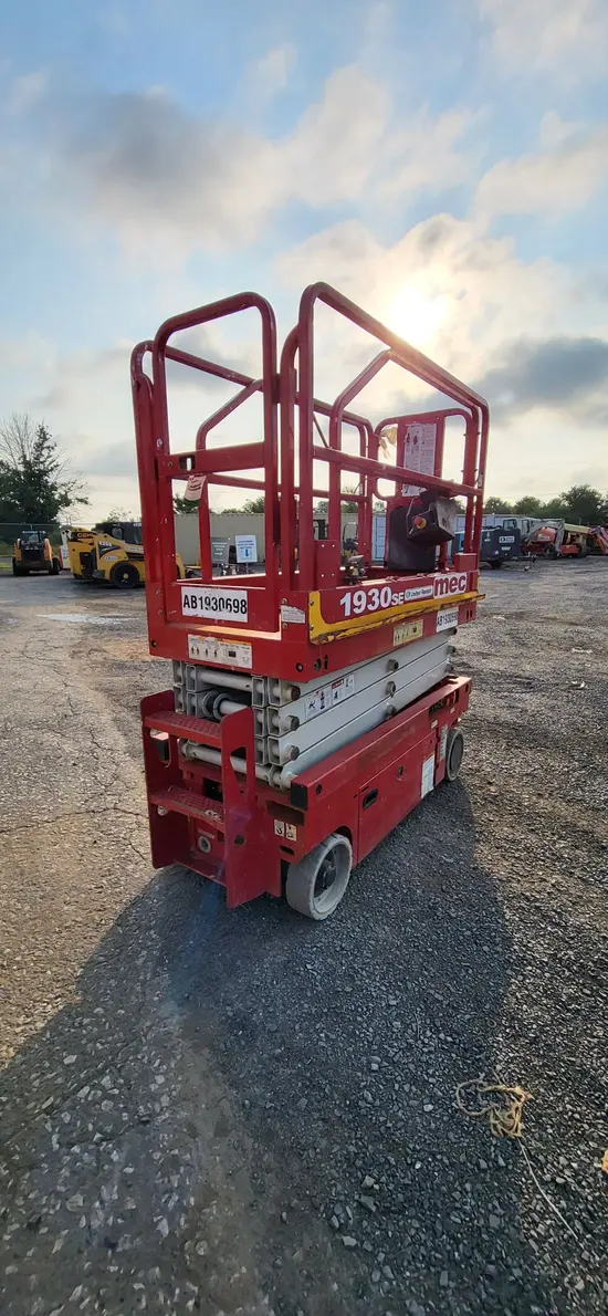 2018 MEC 1930SE Scissor Lift