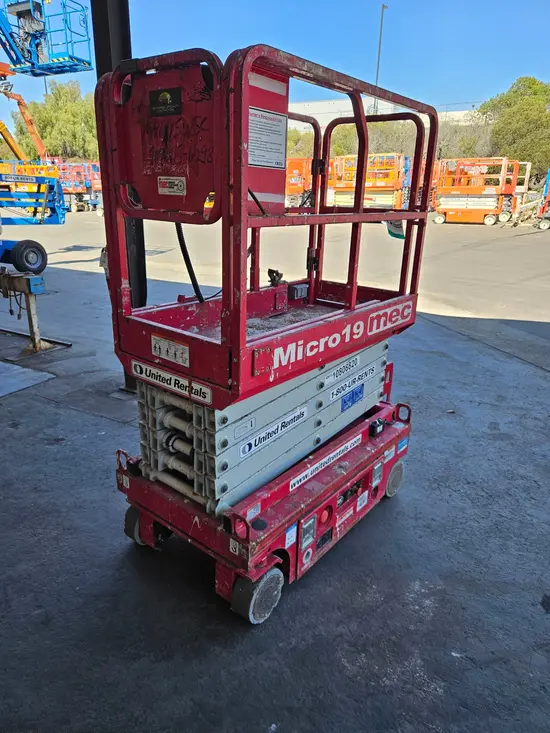 2018 MEC MICRO 19 Scissor Lift