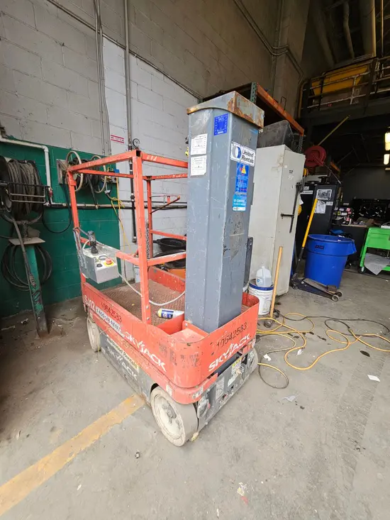 2017 Skyjack SJ12 Self-Propelled One-Person Lift