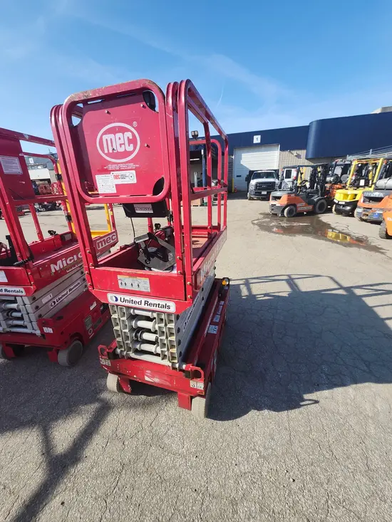 2018 MEC MICRO 19 Scissor Lift
