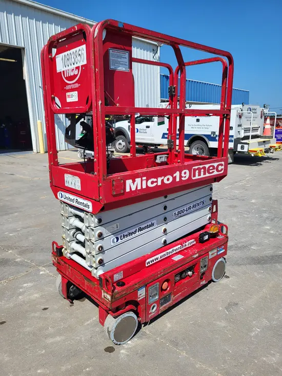 2018 MEC MICRO 19 Scissor Lift