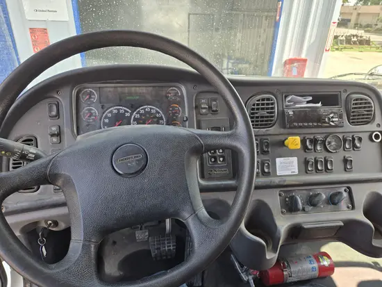2020 Freightliner M2-106 Truck