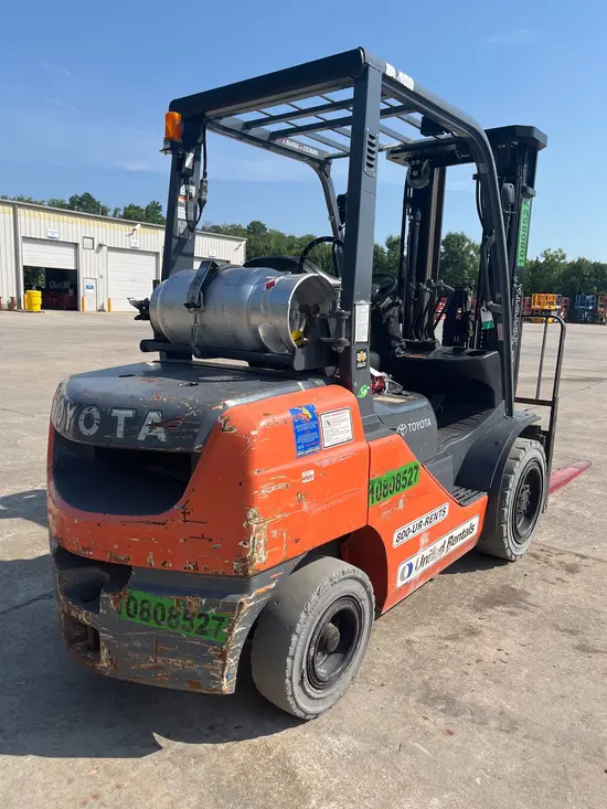 2018 Toyota 8FGU30 Warehouse Forklift