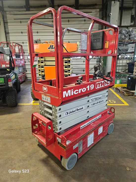 2018 MEC MICRO 19 Scissor Lift