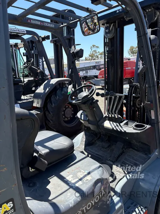 2017 Toyota 8FGU30 Warehouse Forklift