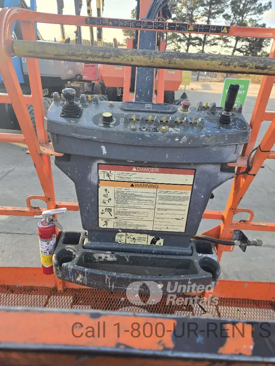 2016 JLG 800AJ Articulating Boom Lift