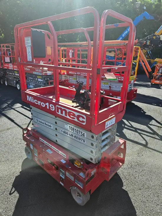 2018 MEC MICRO 19 Scissor Lift