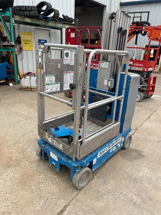 2017 Genie GR-20 Self-Propelled One-Person Lift