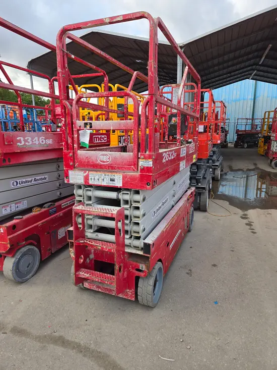 2017 MEC 2632SE Scissor Lift