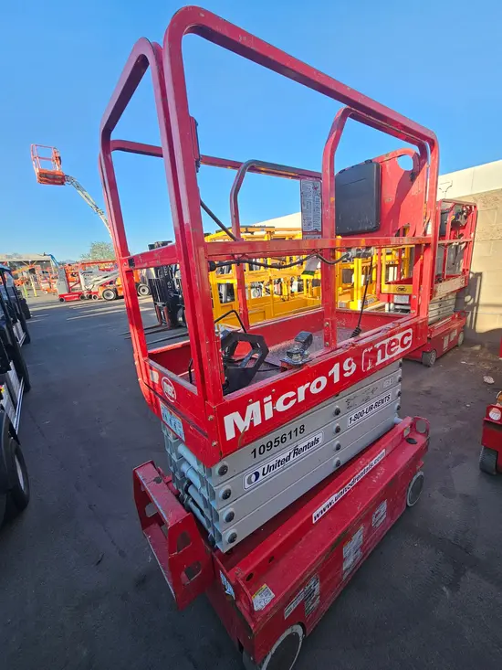 2019 MEC MICRO 19 Scissor Lift