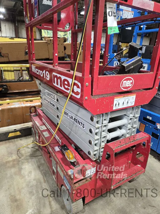 2018 MEC MICRO 19 Scissor Lift