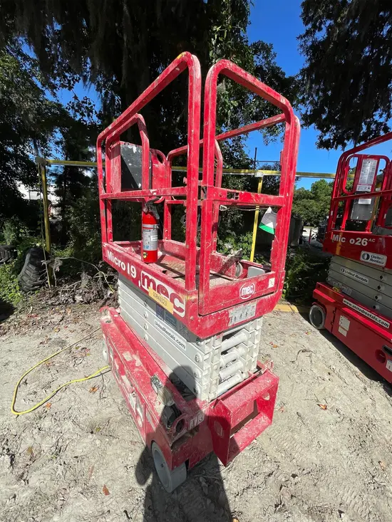 2019 MEC MICRO 19 Scissor Lift