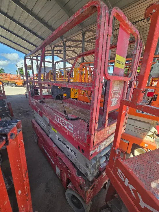 2017 MEC 2632SE Scissor Lift