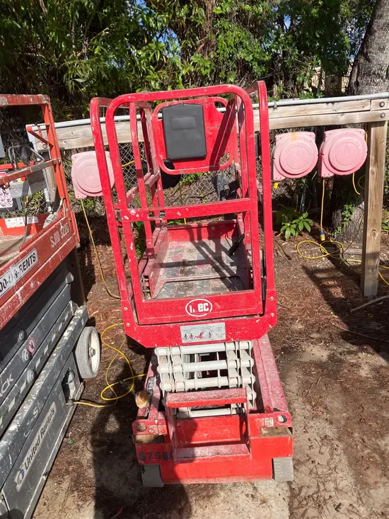 2018 MEC MICRO 19 Scissor Lift