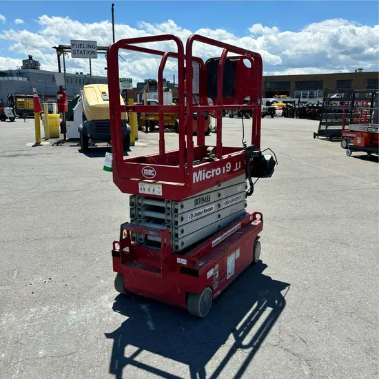 2018 MEC MICRO 19 Scissor Lift