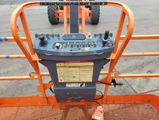 2016 JLG 800AJ Articulating Boom Lift