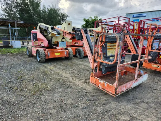 2013 JLG E400AJP Articulating Boom Lift
