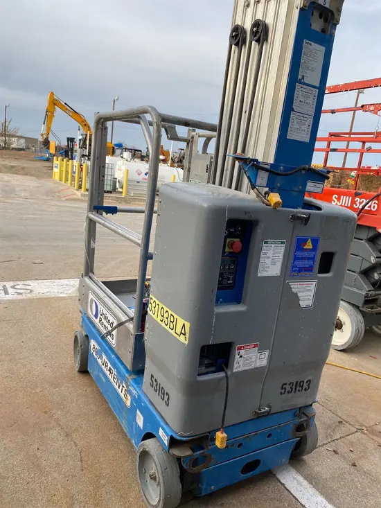2017 Genie GR-20 Self-Propelled One-Person Lift
