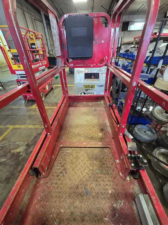 2018 MEC MICRO 19 Scissor Lift