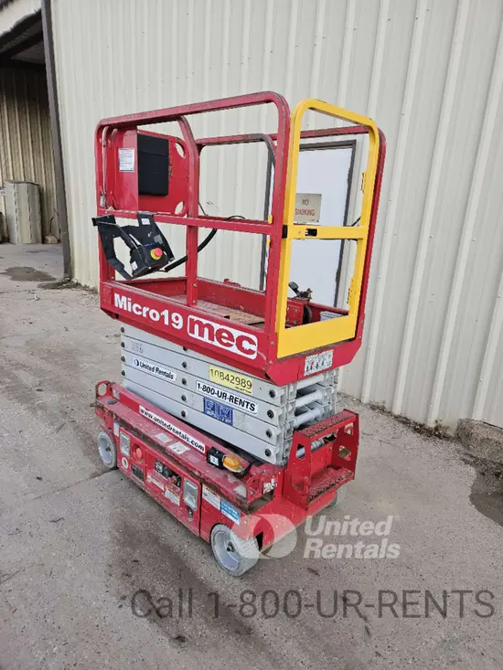 2018 MEC MICRO 19 Scissor Lift