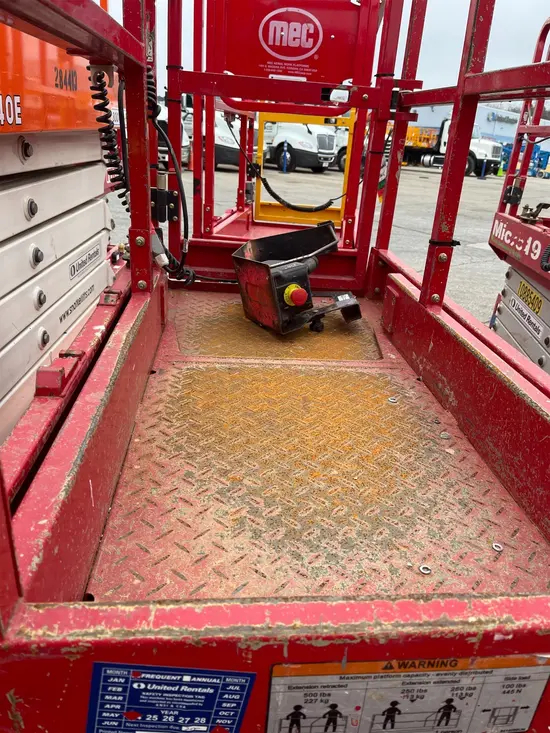 2018 MEC MICRO 19 Scissor Lift