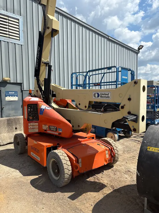 2016 JLG E400AJPN Articulating Boom Lift