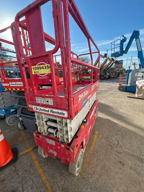 2019 MEC 2632SE Scissor Lift