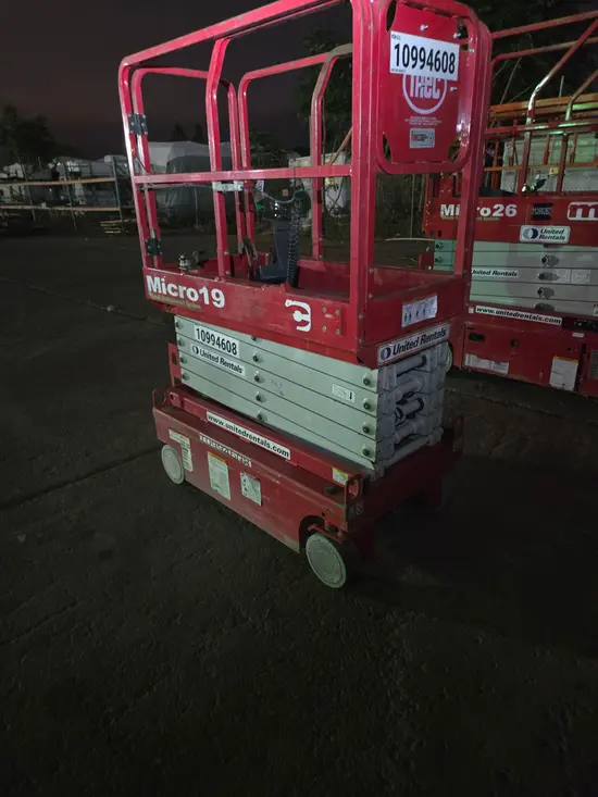 2019 MEC MICRO 19 Scissor Lift