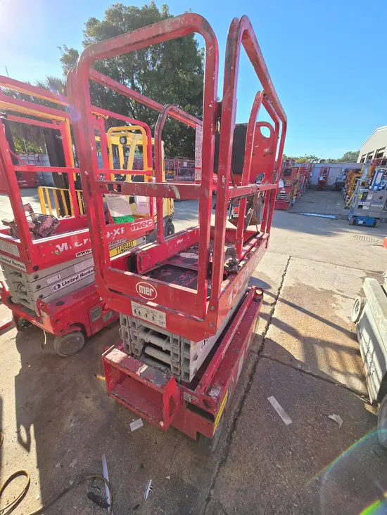 2017 MEC 1330SE Scissor Lift
