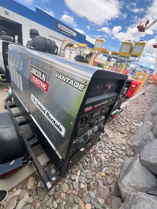 2019 Lincoln Electric VANTAGE 435 Welder