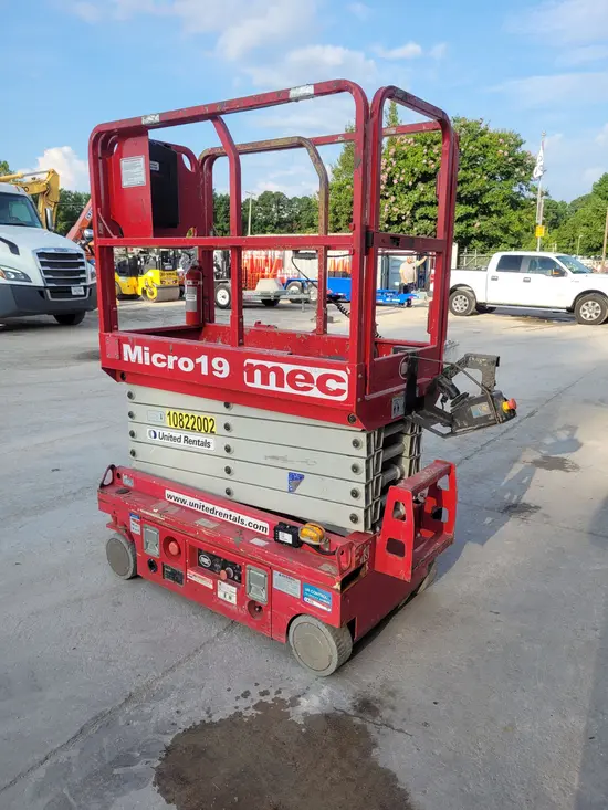 2018 MEC MICRO 19 Scissor Lift